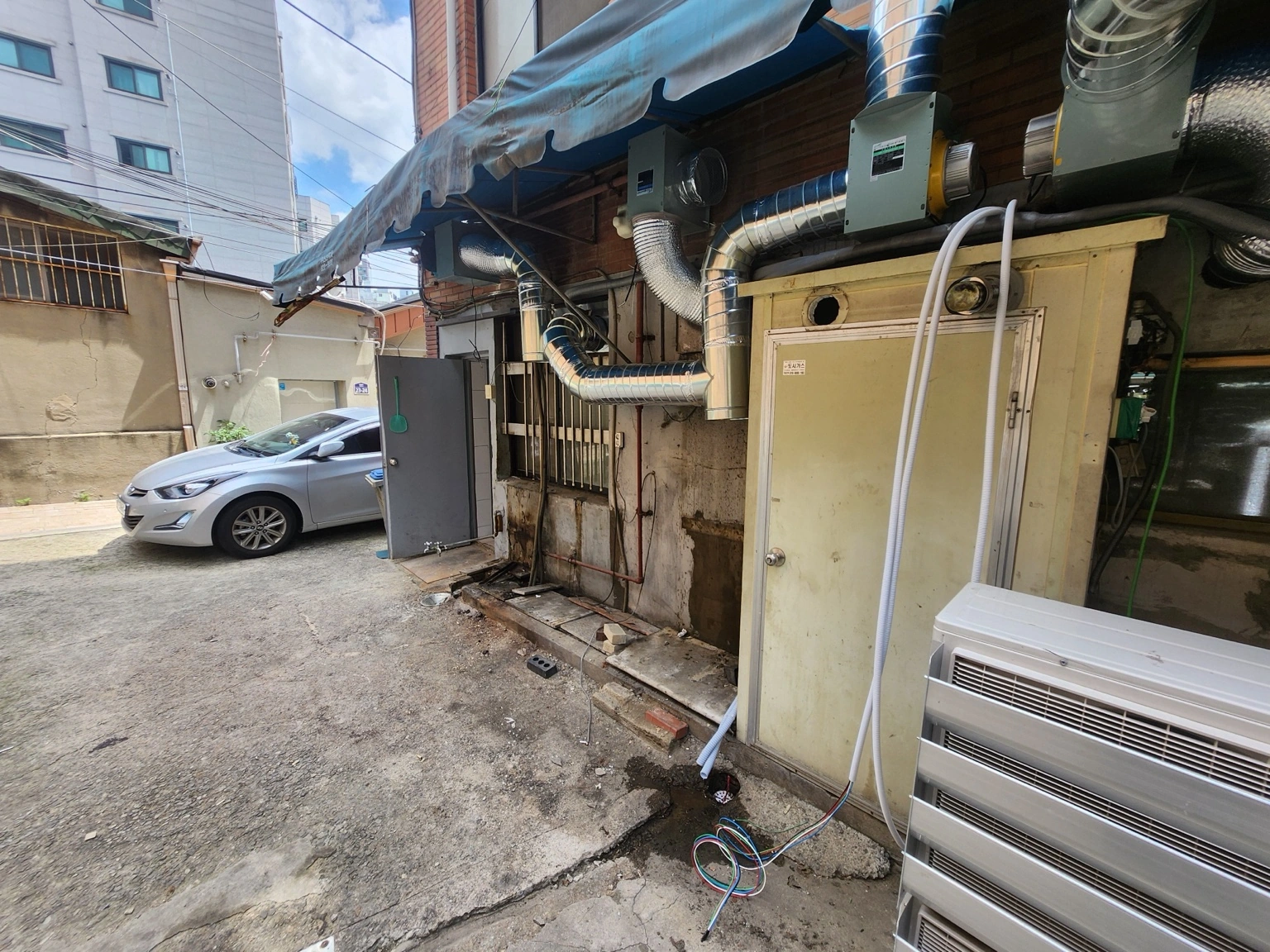 종로 양꼬치집 실내 전기 공사 · 외부 설비 주변 전원 인출