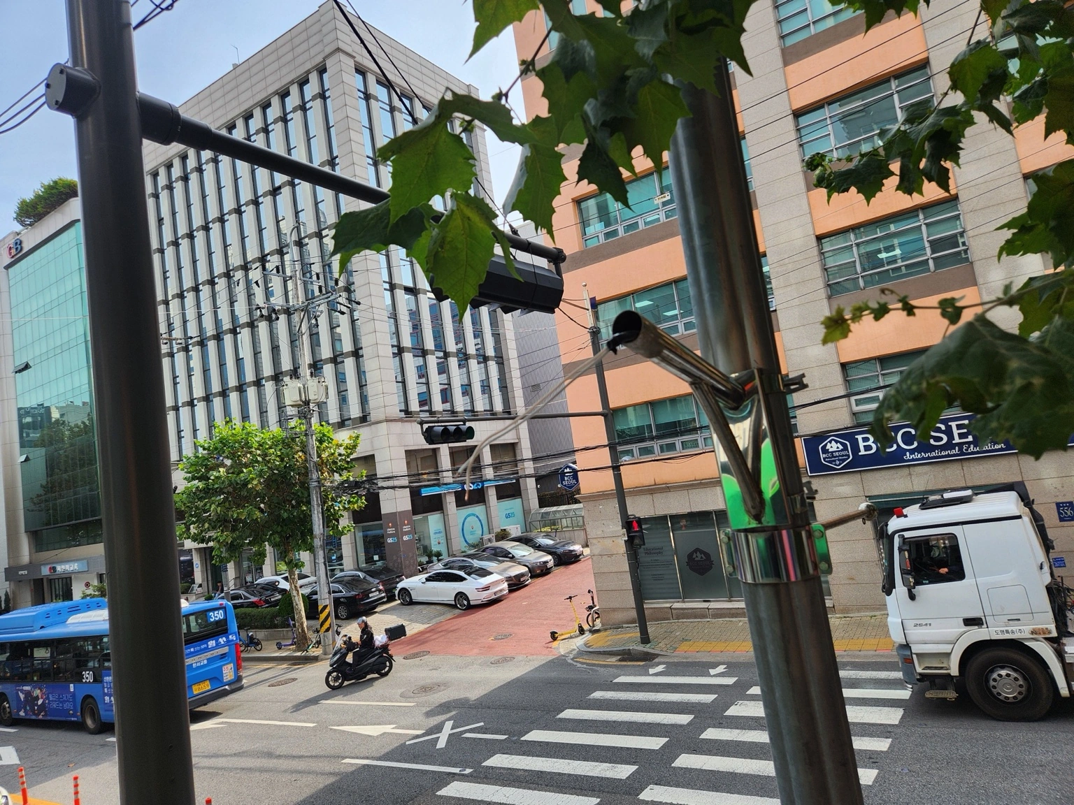역삼동 가로등 교체 · 등기구·등주 연결부